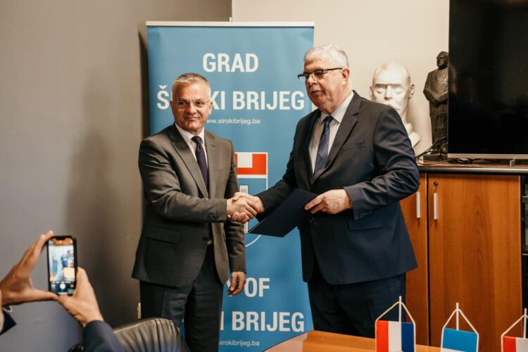 Zvonko Milas potpisao ugovor o obnovi širokobriješke gimnazije