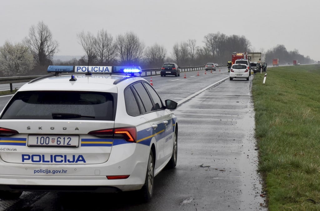 U stravičnoj nesreći poginuli mladi muškarac i žena