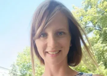 Djevojku Anu u ovoj haljini nisu pustili na sud