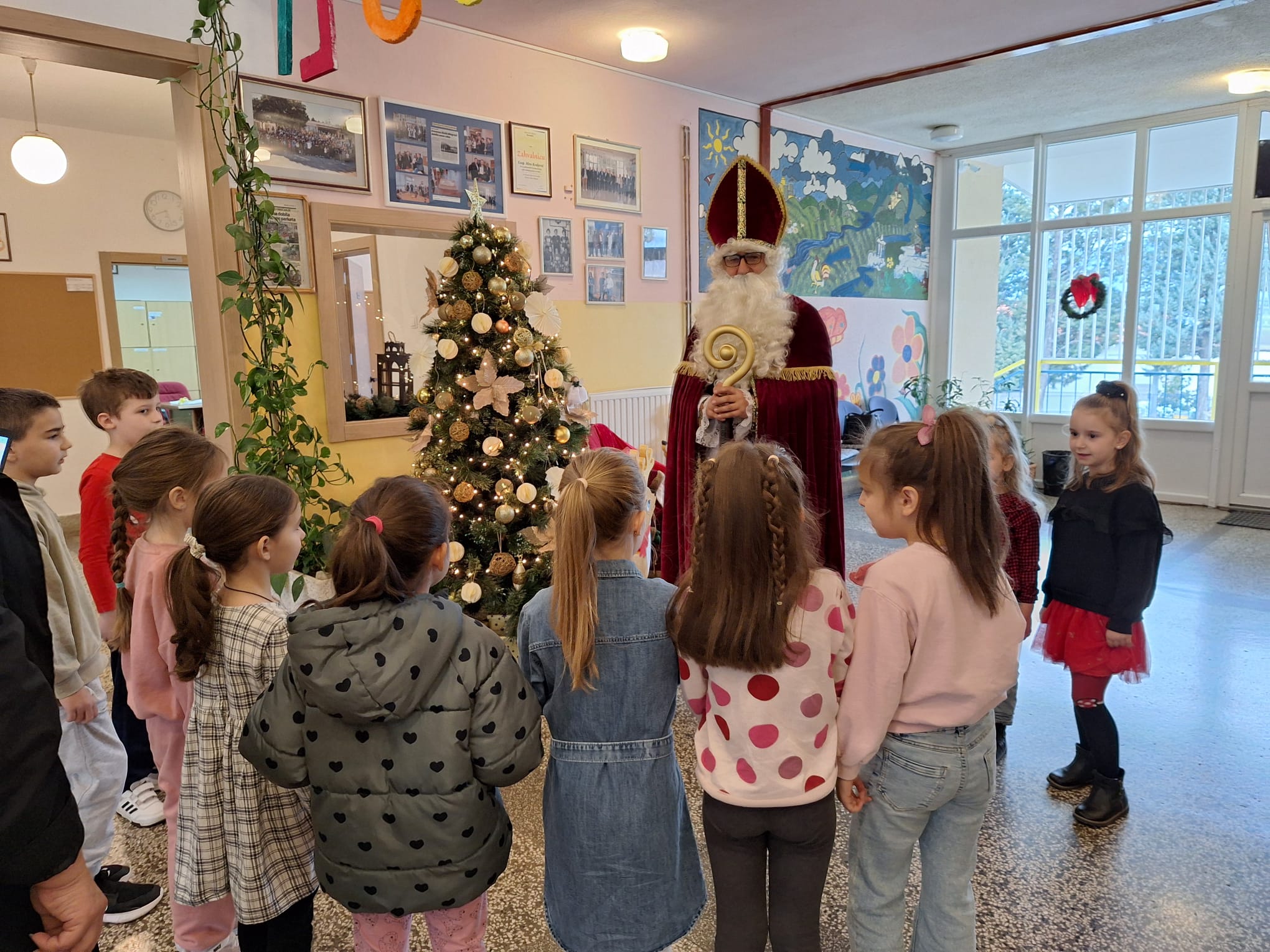 Sveti Nikola posjetio škole u Biogacima, Ljutom Docu i Jarama