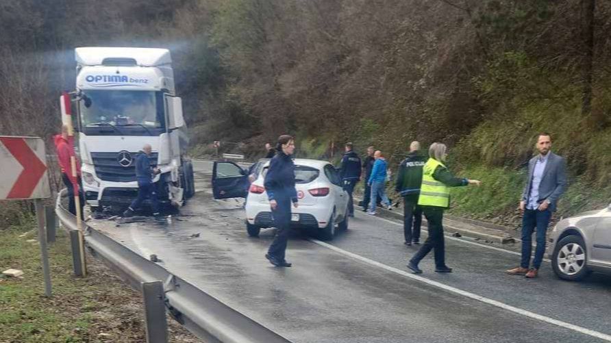 Stravičan sudar na M-17 kod Jablanice: Jedna osoba smrtno stradala