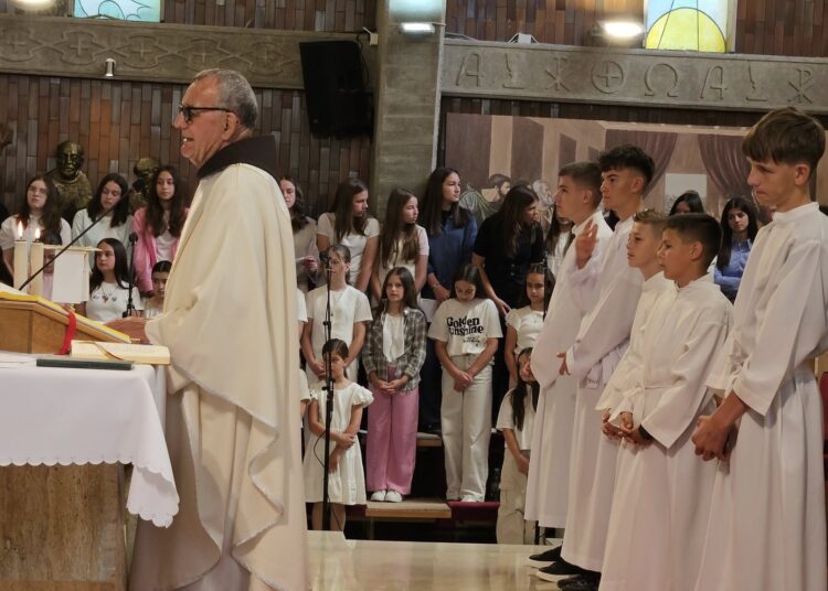 Prva sveta pričest u župi Kočerin: 33 djece primilo Isusa