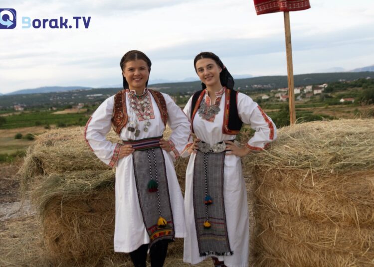 Ana i Luca oduševile bećarcem u Vionici – pogledajte video!