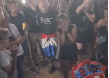 Pala prosidba na Thompsonovu koncertu: “Neka živi ljubav!”