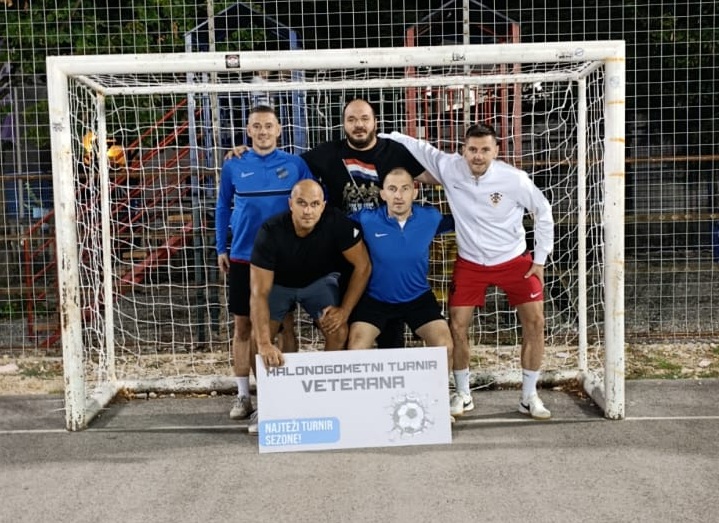 Pet utakmica odigrano u srijedu u konkurenciji stokilaša i veterana