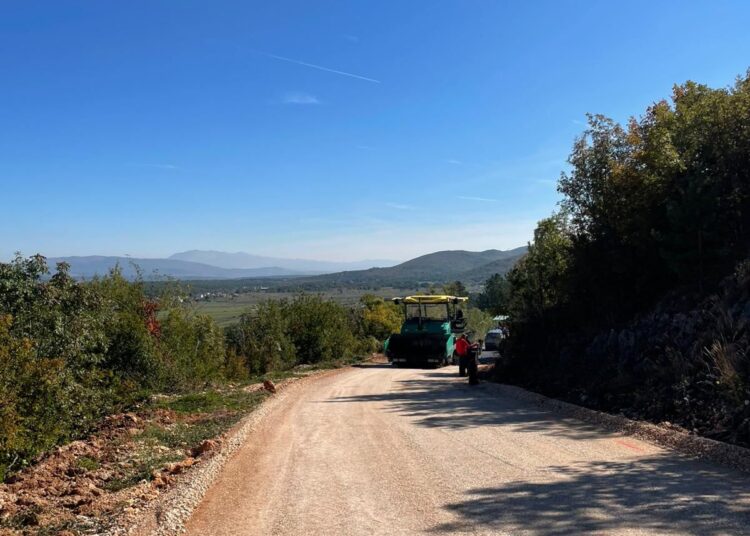 Široki Brijeg: Ivankovića Dolac dobio novu cestu dugu 1.700 metara