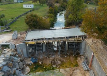 Završena armirano-betonska ploča mosta u Zavozniku