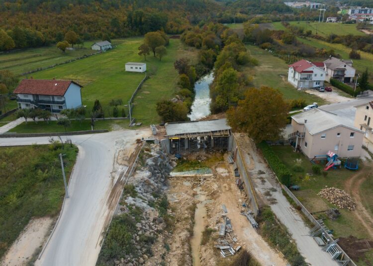 Završena armirano-betonska ploča mosta u Zavozniku